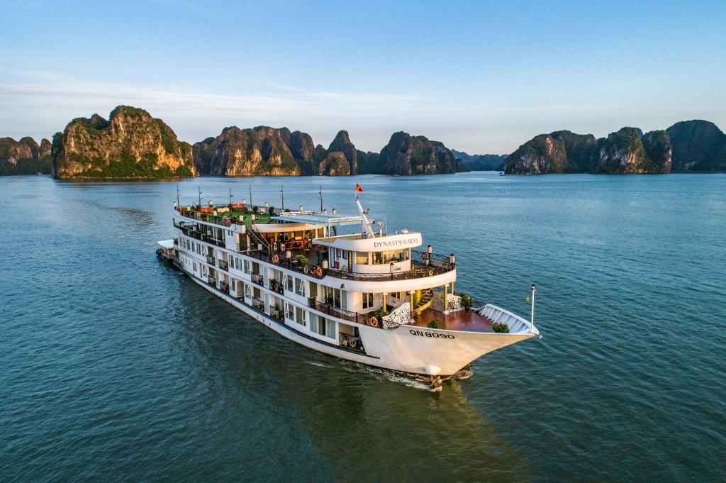 Du thuyền Dynasty Cruises Hạ Long 5*