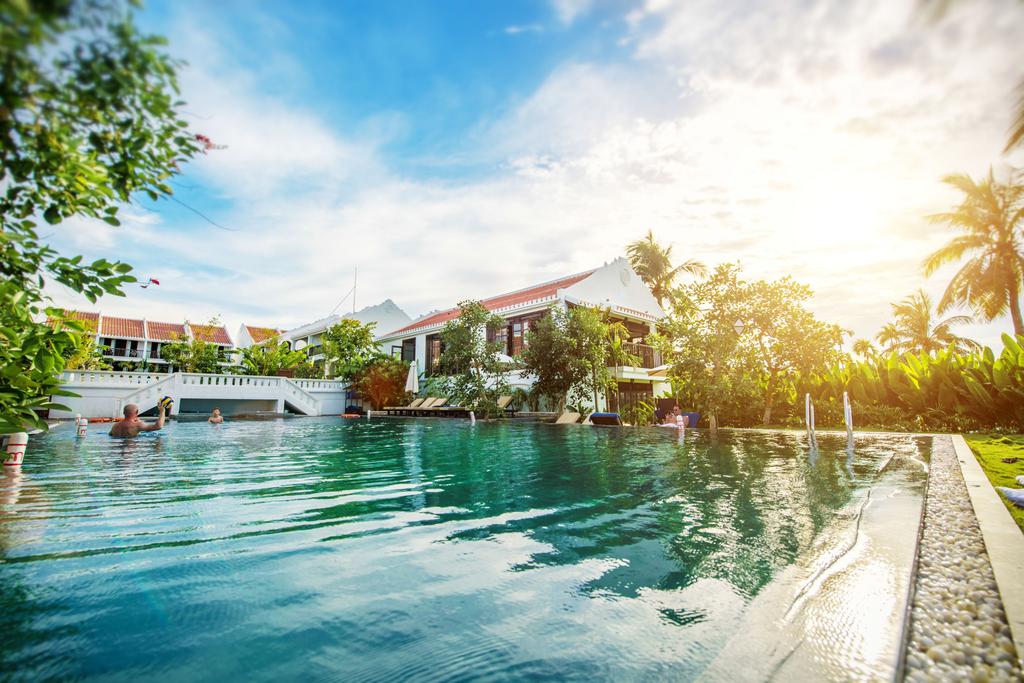 Top-10-Khách-Sạn-&-Resort