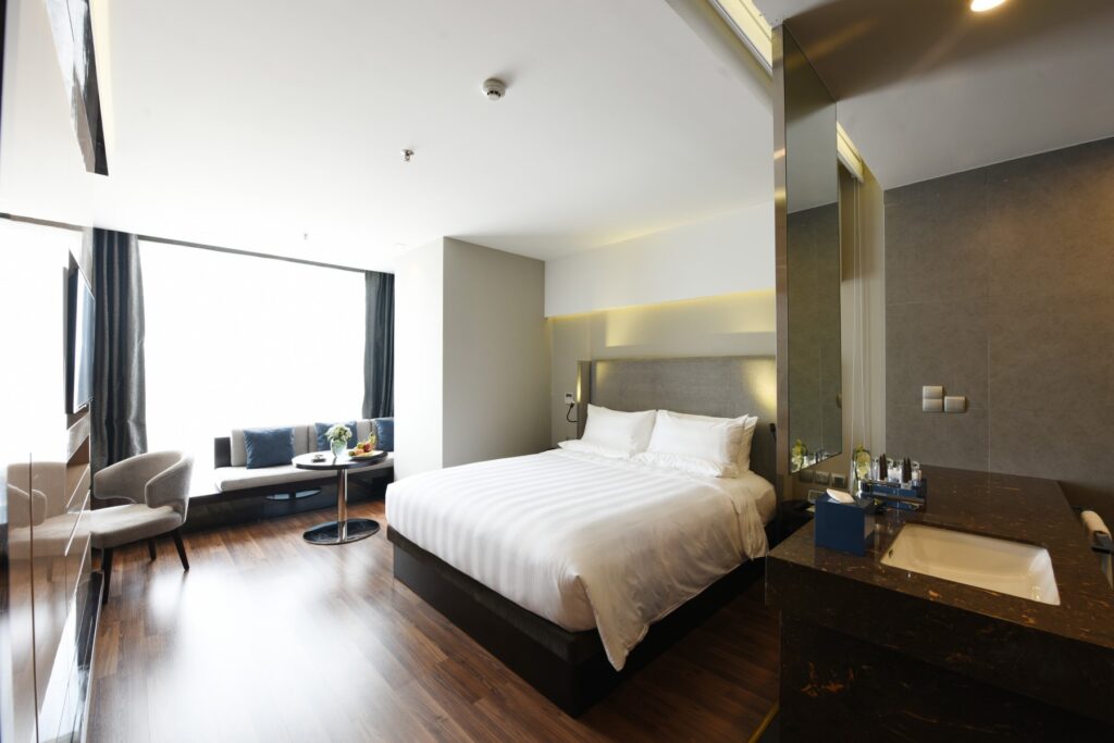 gia-phong-khach-san-novotel-suites-ha-noi-4sao