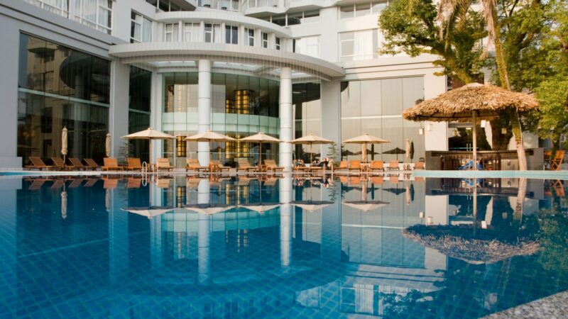 Swimming-Pool-novotel-ha-long