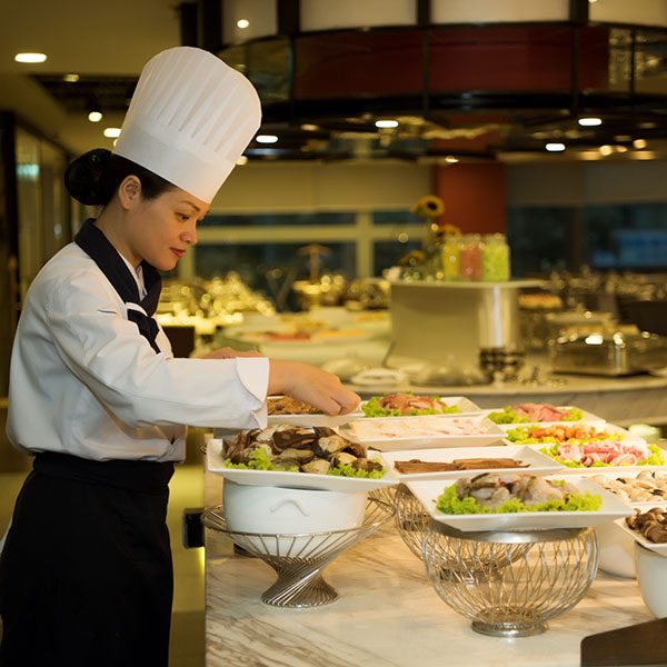 Combo-Buffet-Trua-Va-Boi-tai-khach-san-Novotel-Suites-Ha-Noi