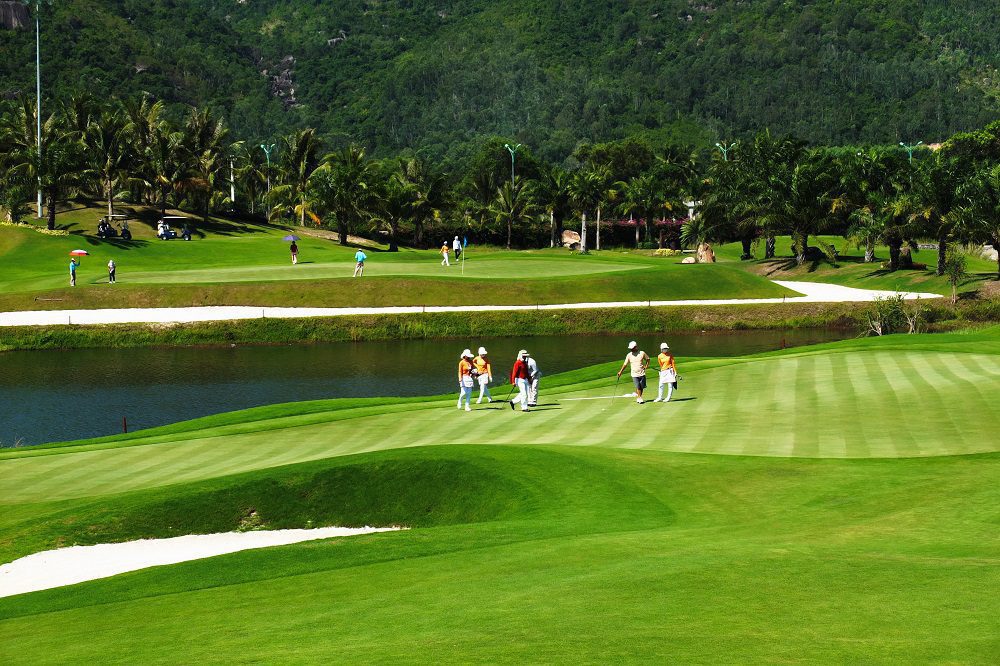 Kết quả hình ảnh cho hình ảnh sân golf Phú quốc resort villa & golf