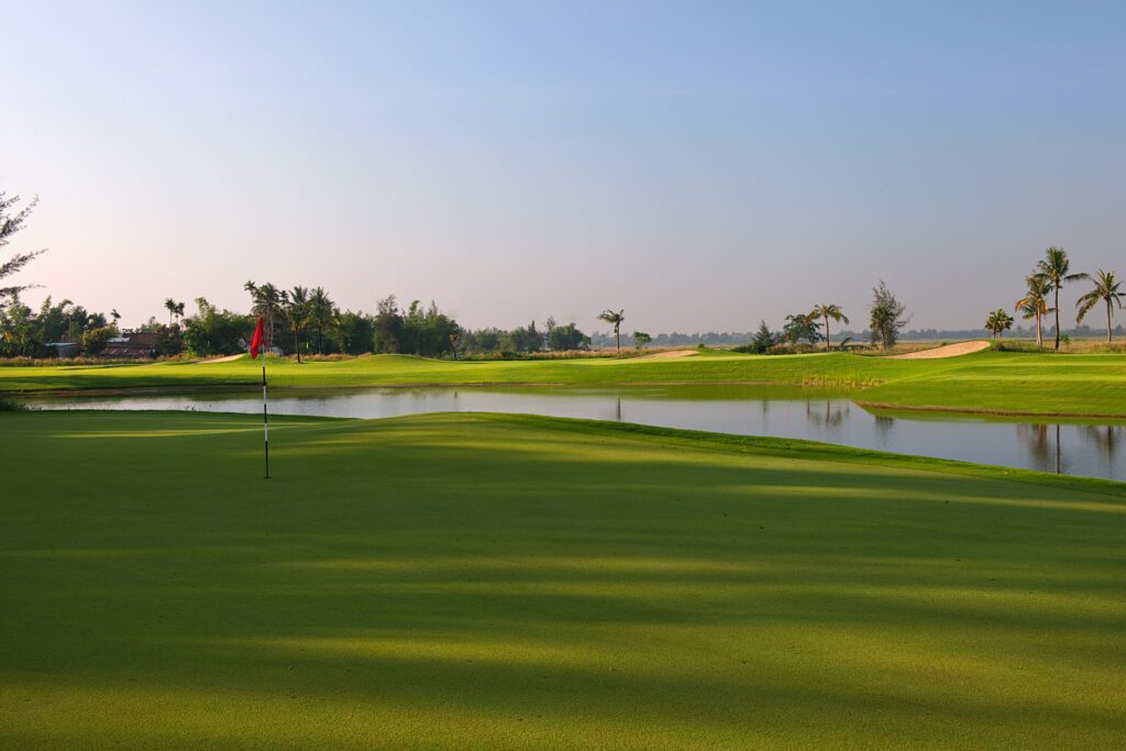 chuong-trinh-uu-dai-tai-Montgomerie-Links-3